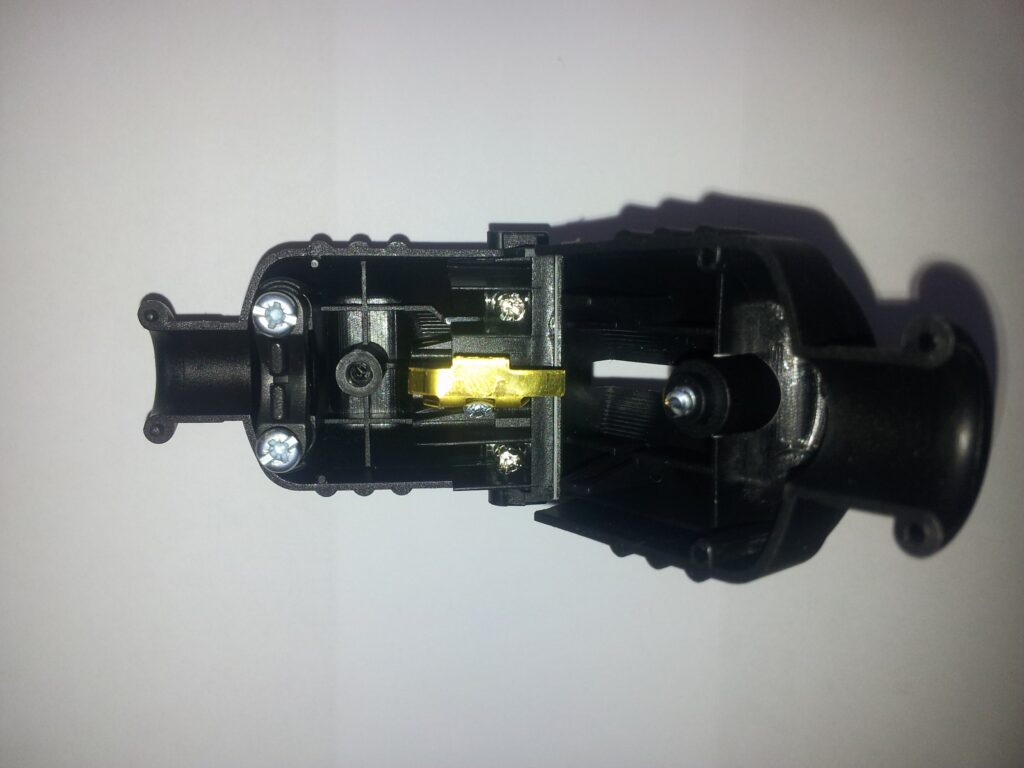 Schuko Stecker anklemmen